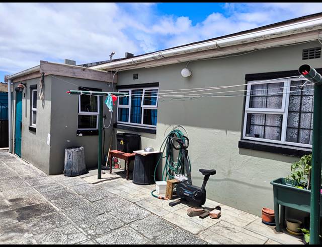 3 BEDROOM FREESTANDING FOR SALE IN LAVENDER HILL